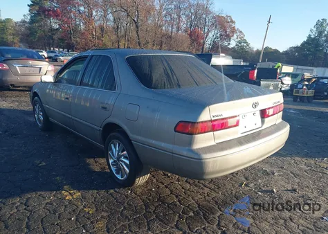 1998 Toyota Camry Le z USA, uszkodzony, nr VIN 4T1BG22K3WU319419
